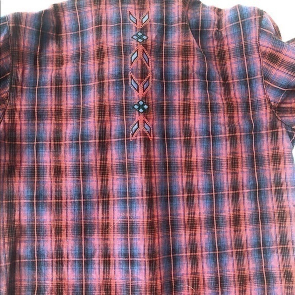 Cowgirl Up Women's Button-Down Shirt Size Small - Picture 5 of 7